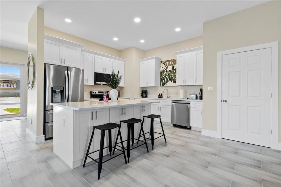 For Rent: $1,200 (1 beds, 1 baths, 2700 Square Feet)