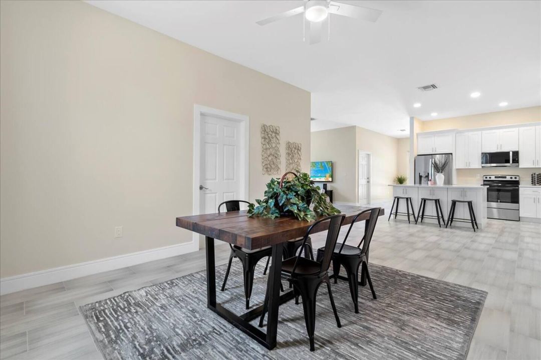 For Rent: $1,200 (1 beds, 1 baths, 2700 Square Feet)