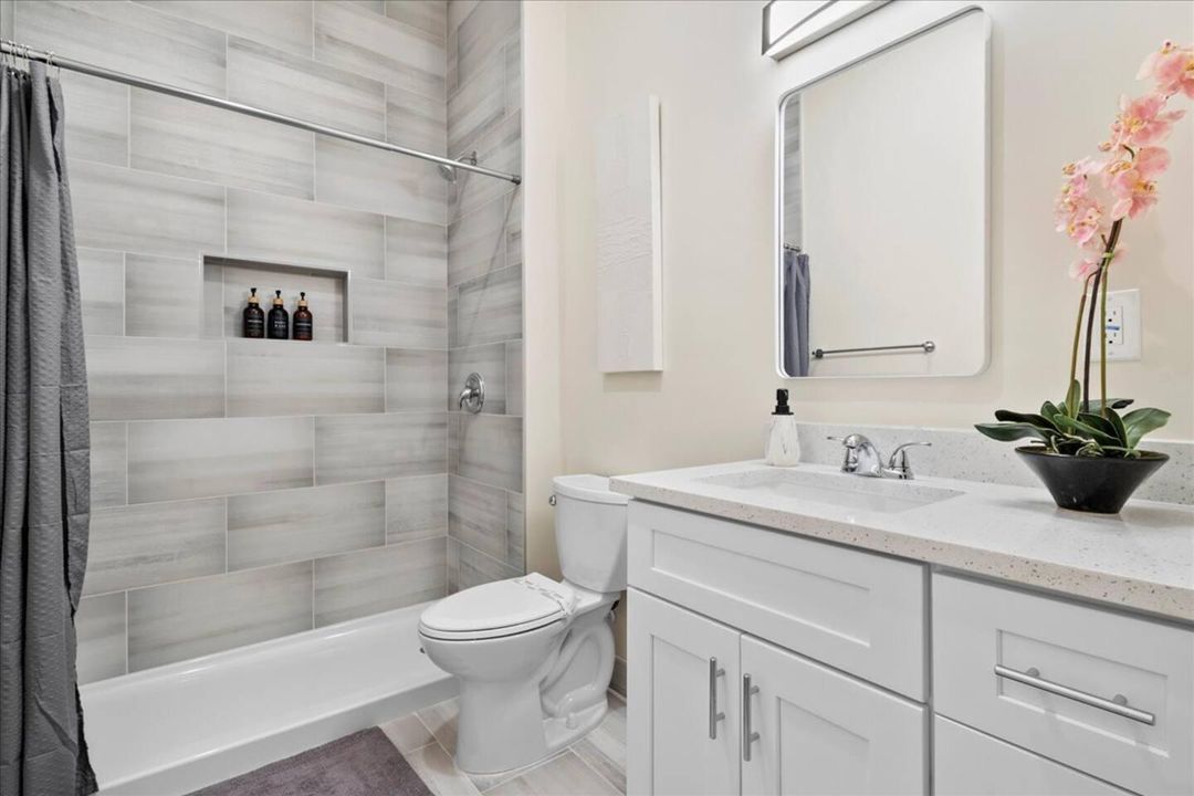 For Rent: $1,200 (1 beds, 1 baths, 2700 Square Feet)