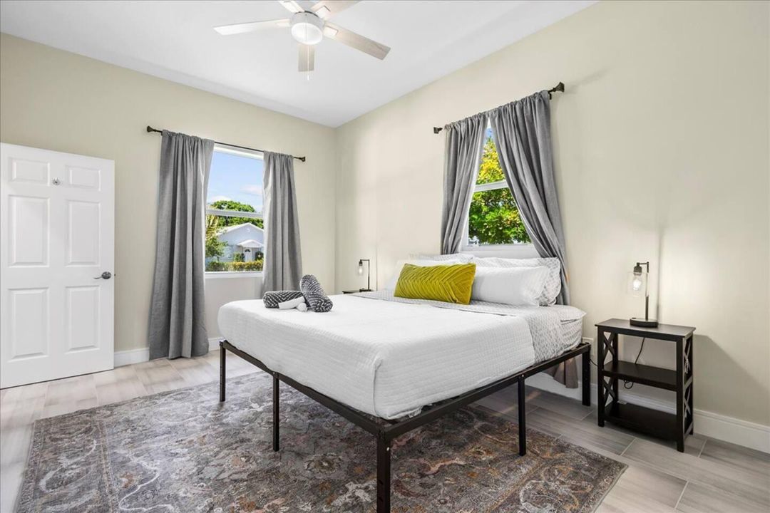 For Rent: $1,200 (1 beds, 1 baths, 2700 Square Feet)