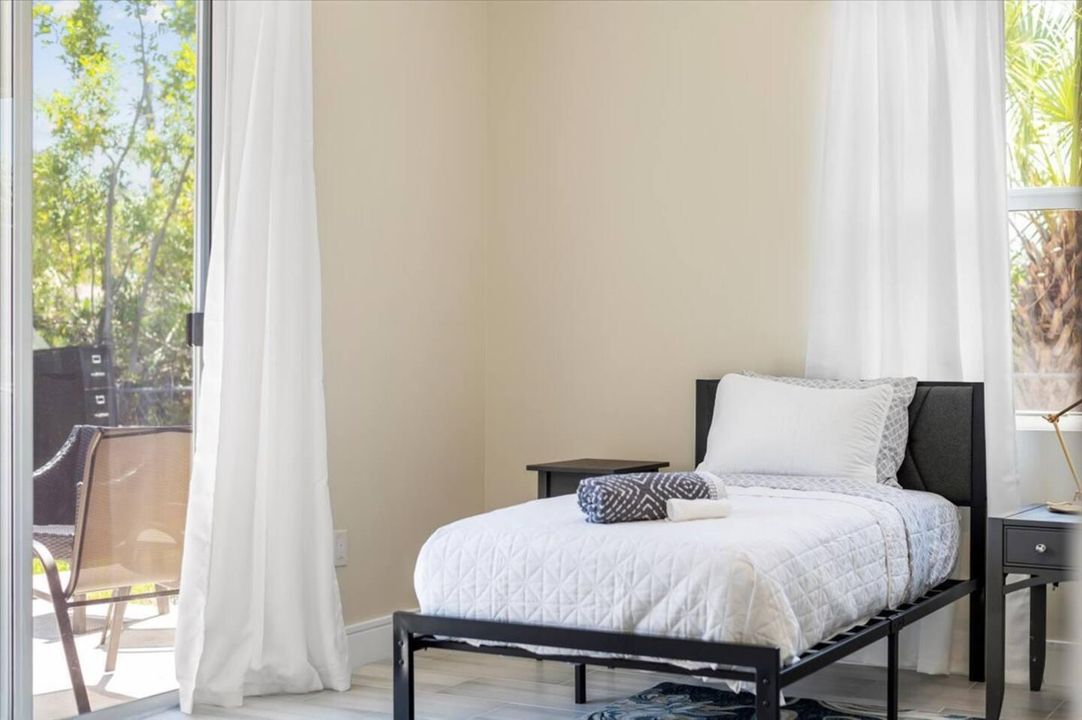 For Rent: $1,200 (1 beds, 1 baths, 2700 Square Feet)