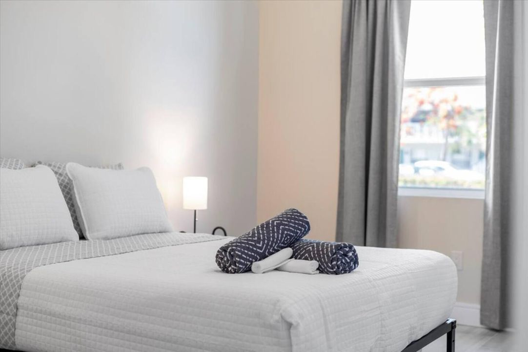 For Rent: $1,200 (1 beds, 1 baths, 2700 Square Feet)