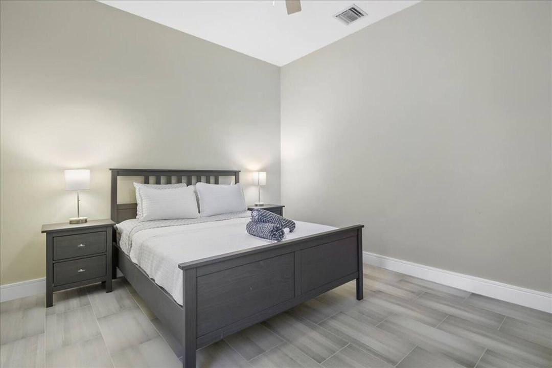 For Rent: $1,200 (1 beds, 1 baths, 2700 Square Feet)