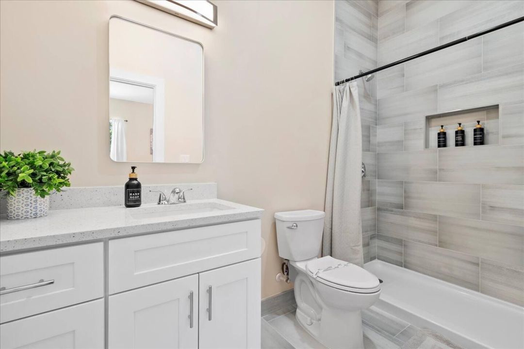 For Rent: $1,200 (1 beds, 1 baths, 2700 Square Feet)