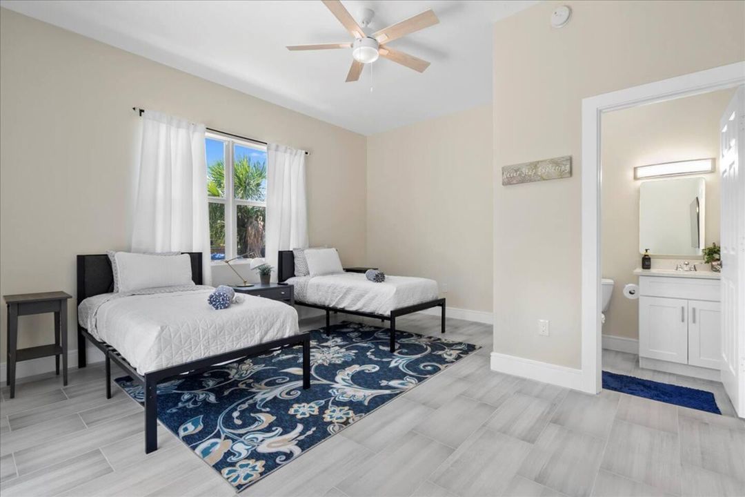 For Rent: $1,200 (1 beds, 1 baths, 2700 Square Feet)