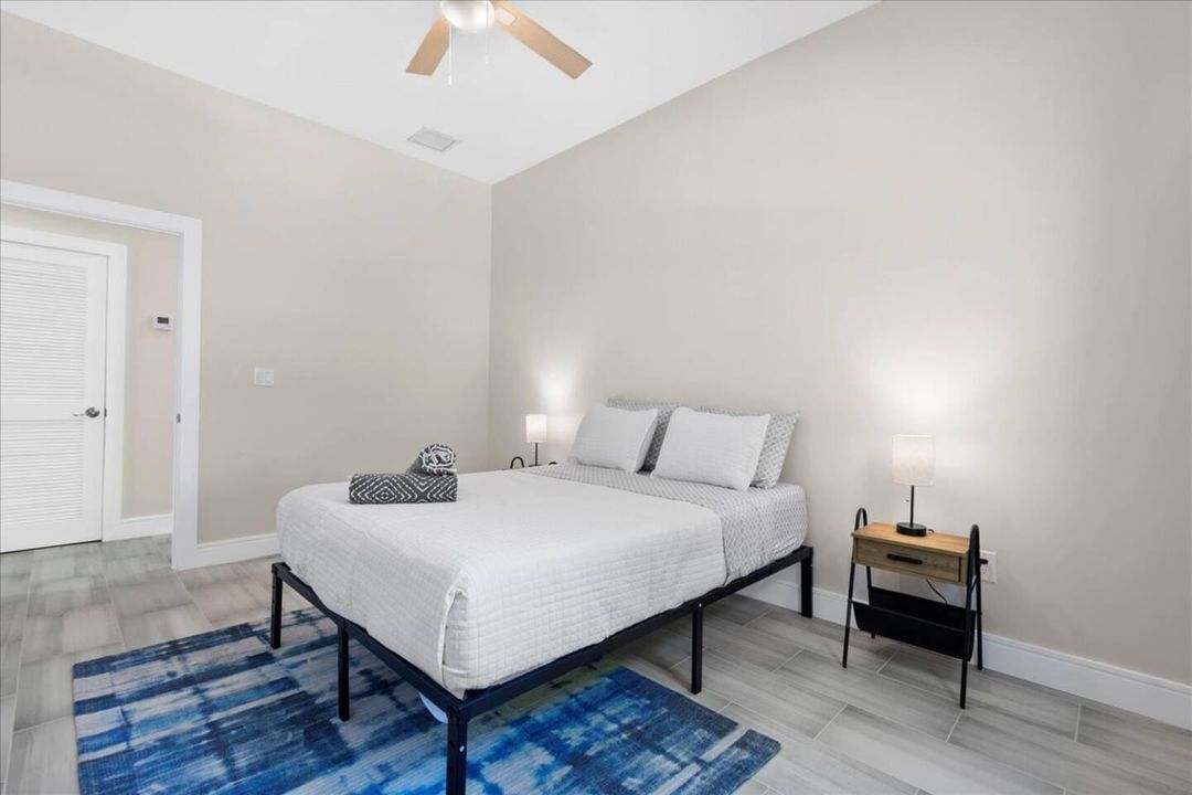 For Rent: $1,200 (1 beds, 1 baths, 2700 Square Feet)