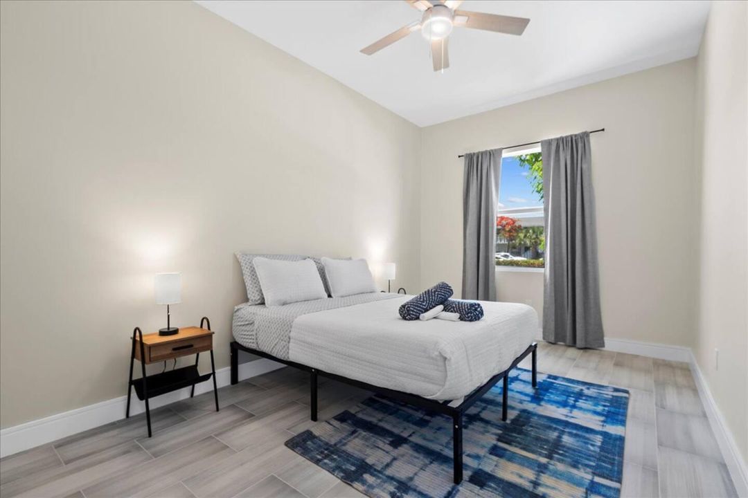 For Rent: $1,200 (1 beds, 1 baths, 2700 Square Feet)