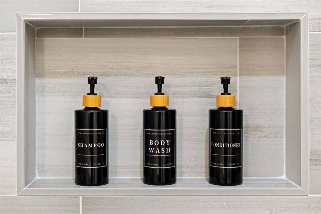 For Rent: $1,200 (1 beds, 1 baths, 2700 Square Feet)