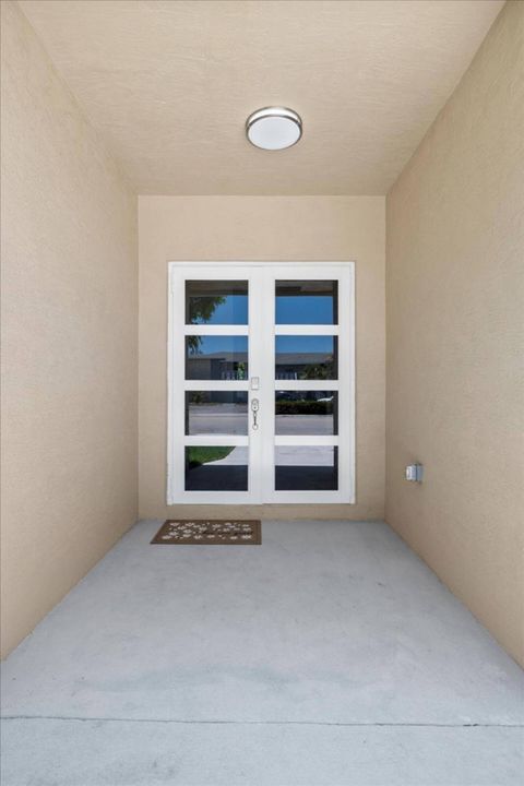 For Rent: $1,200 (1 beds, 1 baths, 2700 Square Feet)