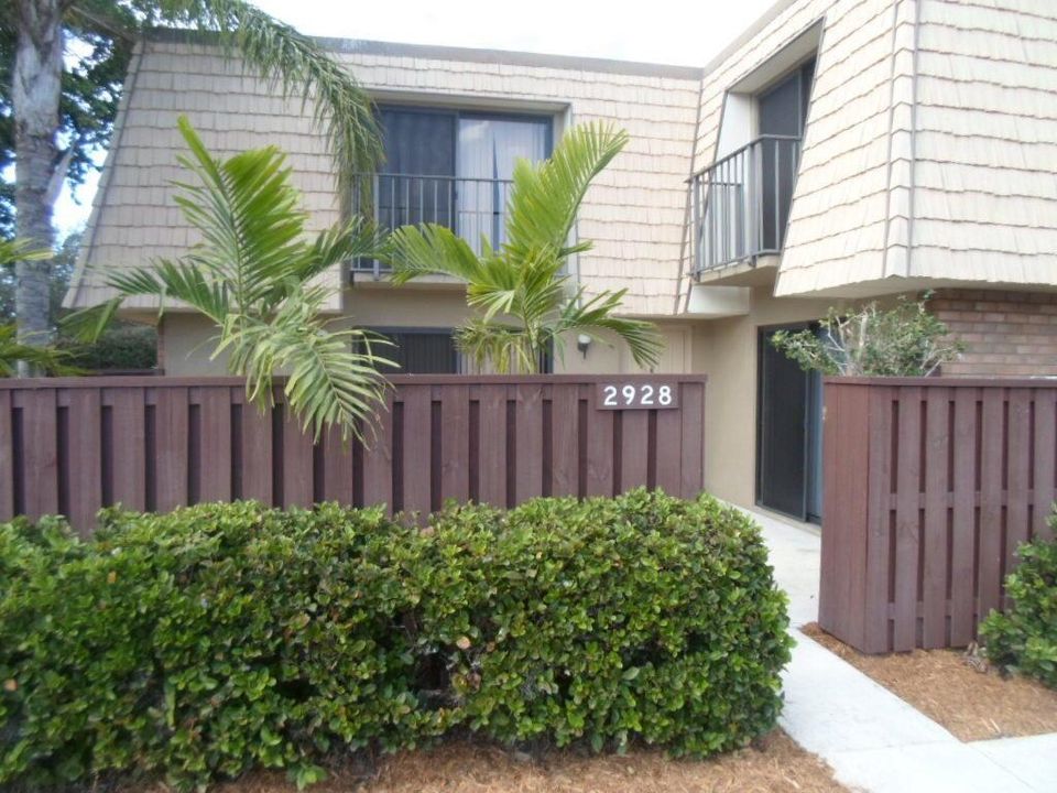 Recently Rented: $2,200 (2 beds, 2 baths, 1236 Square Feet)