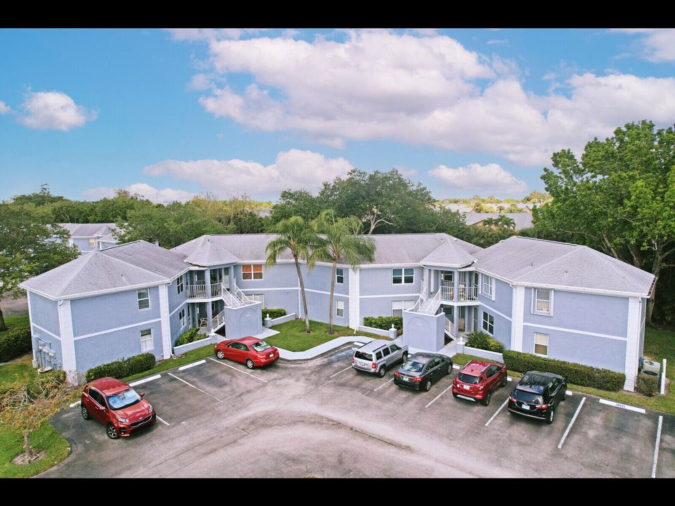 合同活跃: $180,000 (2 贝兹, 2 浴室, 1200 平方英尺)