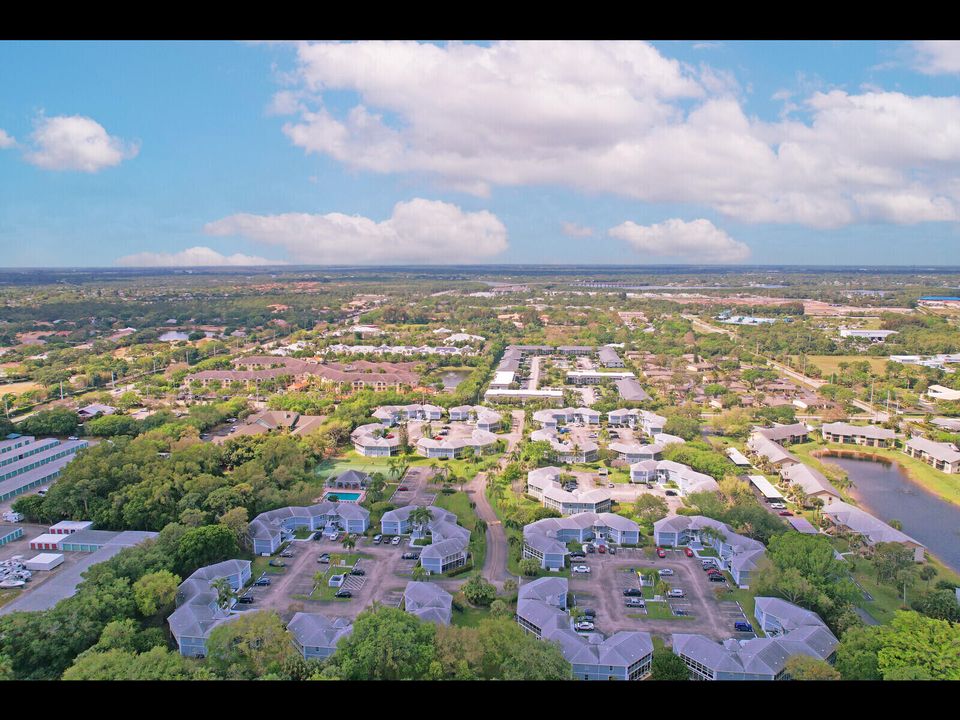 合同活跃: $180,000 (2 贝兹, 2 浴室, 1200 平方英尺)