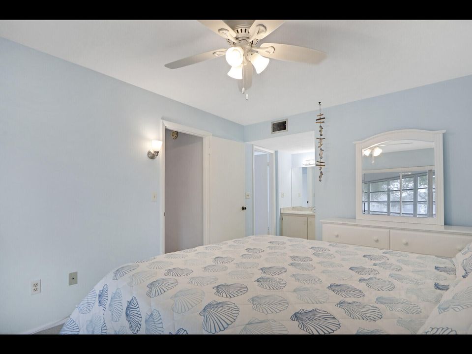 合同活跃: $180,000 (2 贝兹, 2 浴室, 1200 平方英尺)