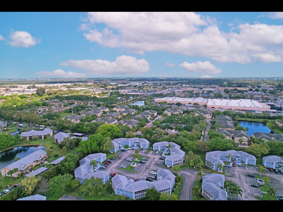 合同活跃: $180,000 (2 贝兹, 2 浴室, 1200 平方英尺)