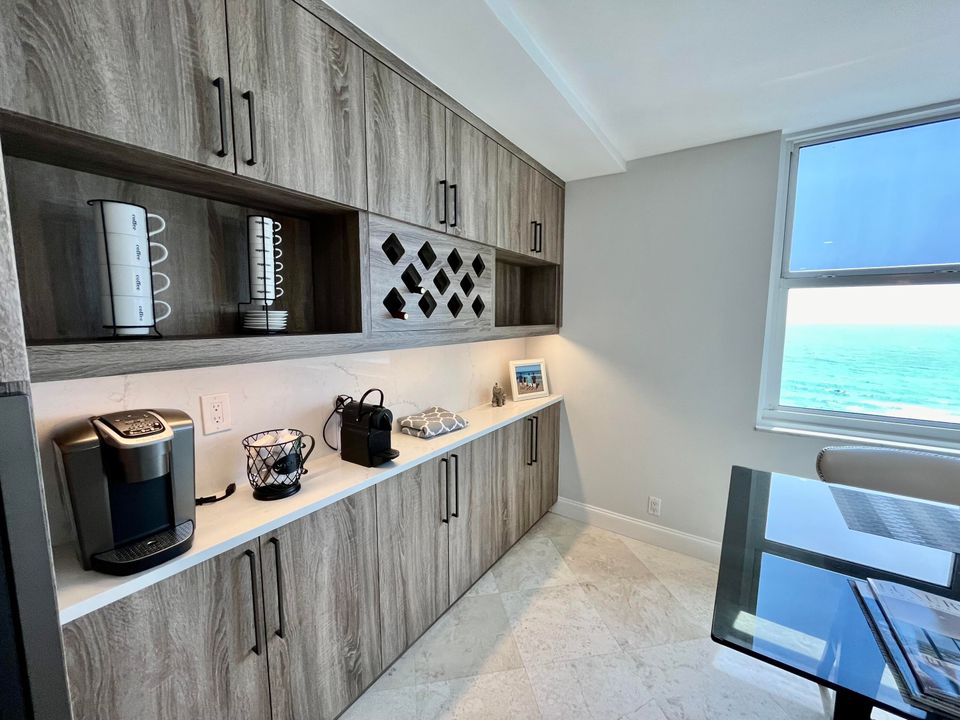 合同活跃: $6,500 (2 贝兹, 2 浴室, 1400 平方英尺)