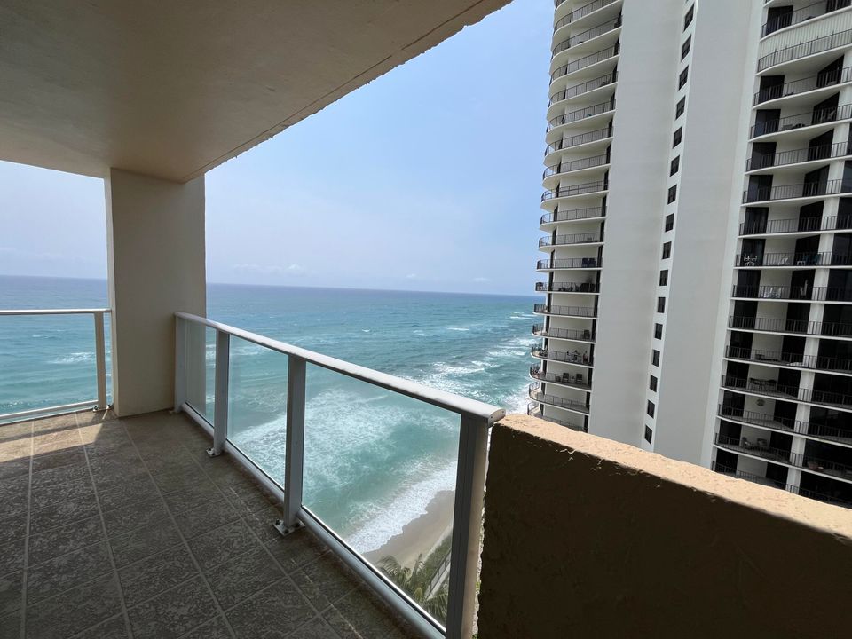 合同活跃: $6,500 (2 贝兹, 2 浴室, 1400 平方英尺)