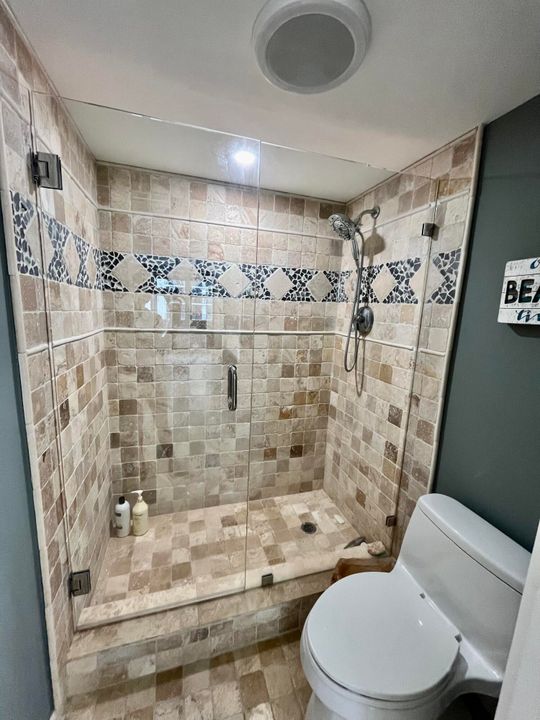 合同活跃: $6,500 (2 贝兹, 2 浴室, 1400 平方英尺)