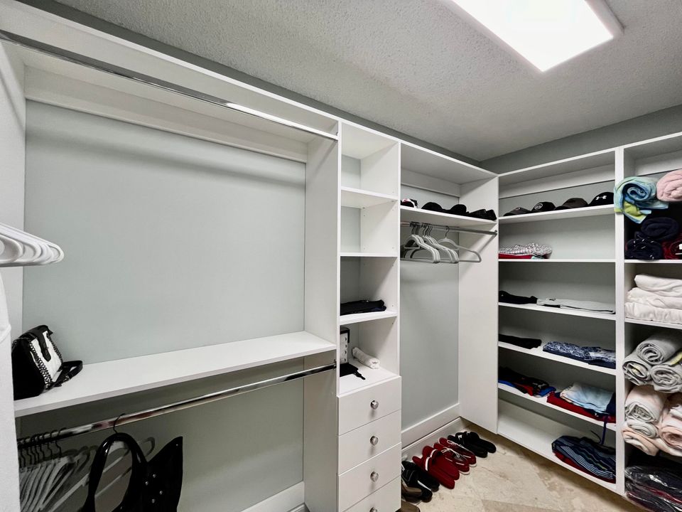 合同活跃: $6,500 (2 贝兹, 2 浴室, 1400 平方英尺)