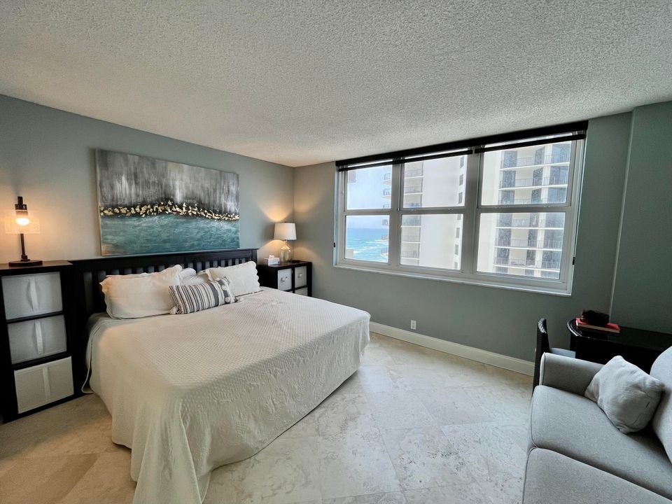 合同活跃: $6,500 (2 贝兹, 2 浴室, 1400 平方英尺)