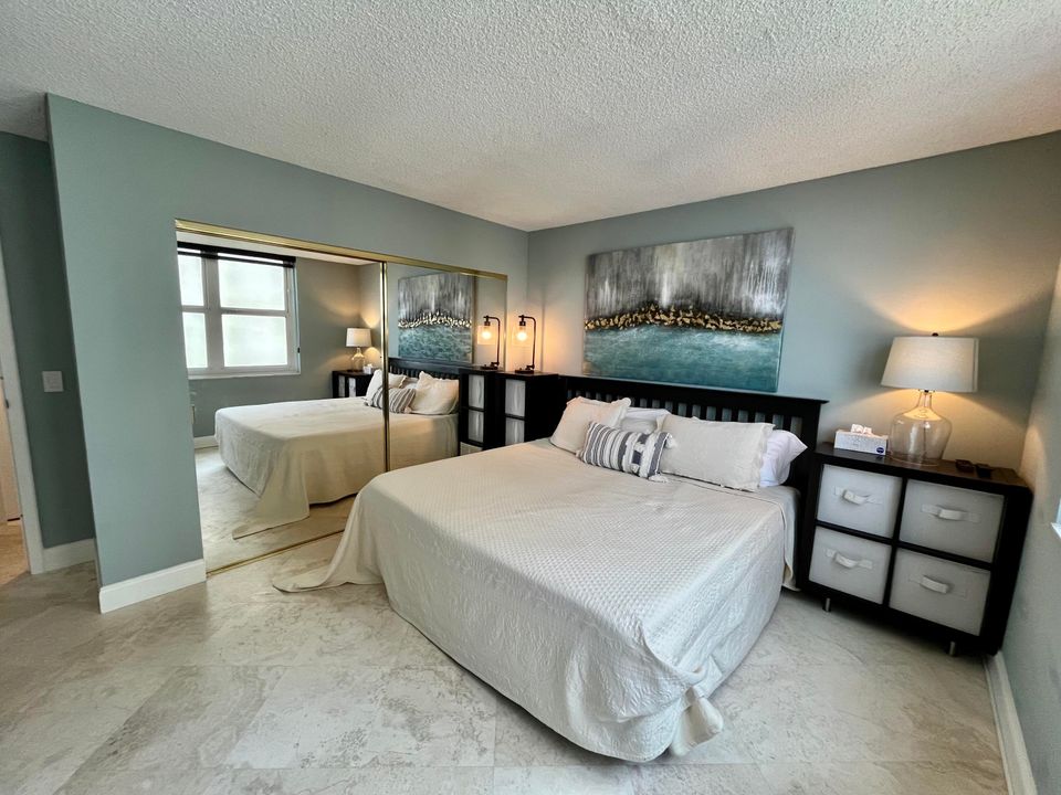 合同活跃: $6,500 (2 贝兹, 2 浴室, 1400 平方英尺)