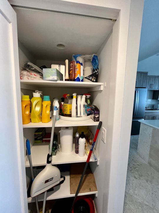 合同活跃: $6,500 (2 贝兹, 2 浴室, 1400 平方英尺)