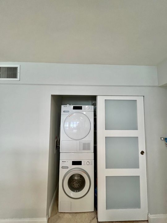 合同活跃: $6,500 (2 贝兹, 2 浴室, 1400 平方英尺)