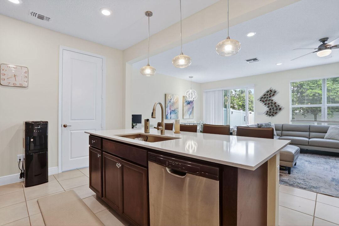 待售: $479,000 (2 贝兹, 2 浴室, 1494 平方英尺)