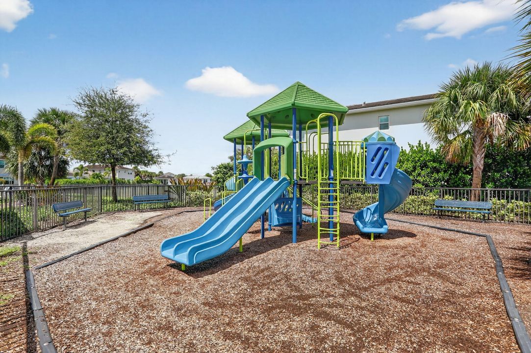 待售: $479,000 (2 贝兹, 2 浴室, 1494 平方英尺)