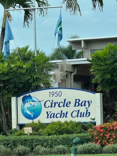 For Sale: $379,000 (2 beds, 2 baths, 1281 Square Feet)