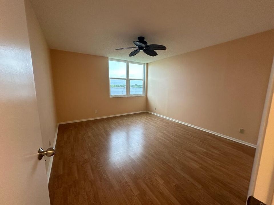For Sale: $379,000 (2 beds, 2 baths, 1281 Square Feet)
