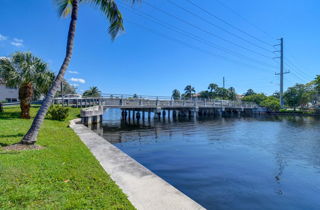 For Sale: $185,000 (1 beds, 1 baths, 667 Square Feet)