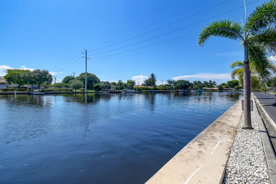 For Sale: $185,000 (1 beds, 1 baths, 667 Square Feet)