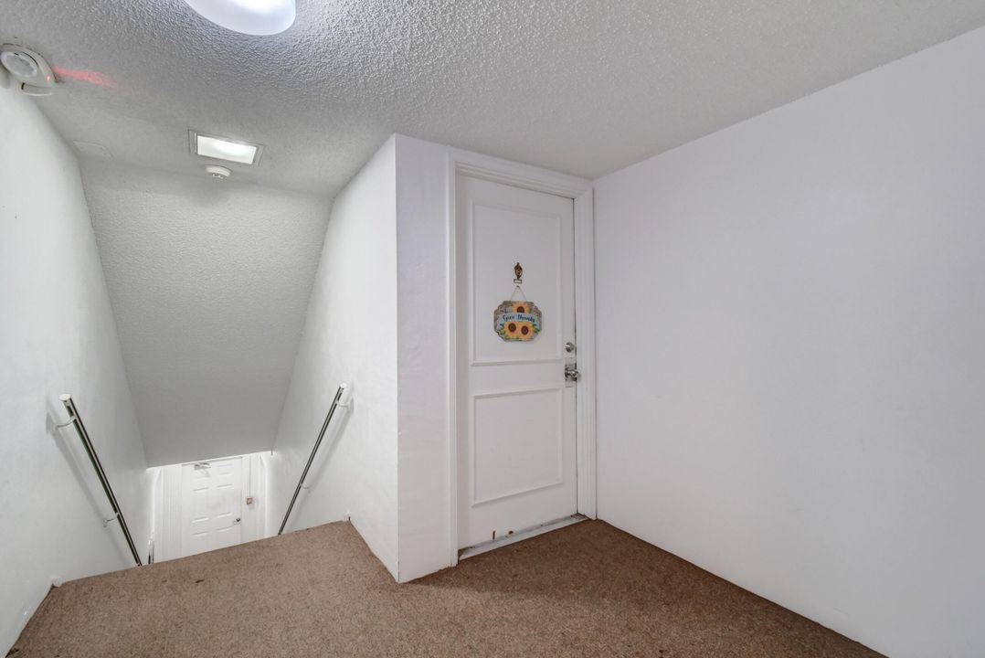 For Sale: $185,000 (1 beds, 1 baths, 667 Square Feet)