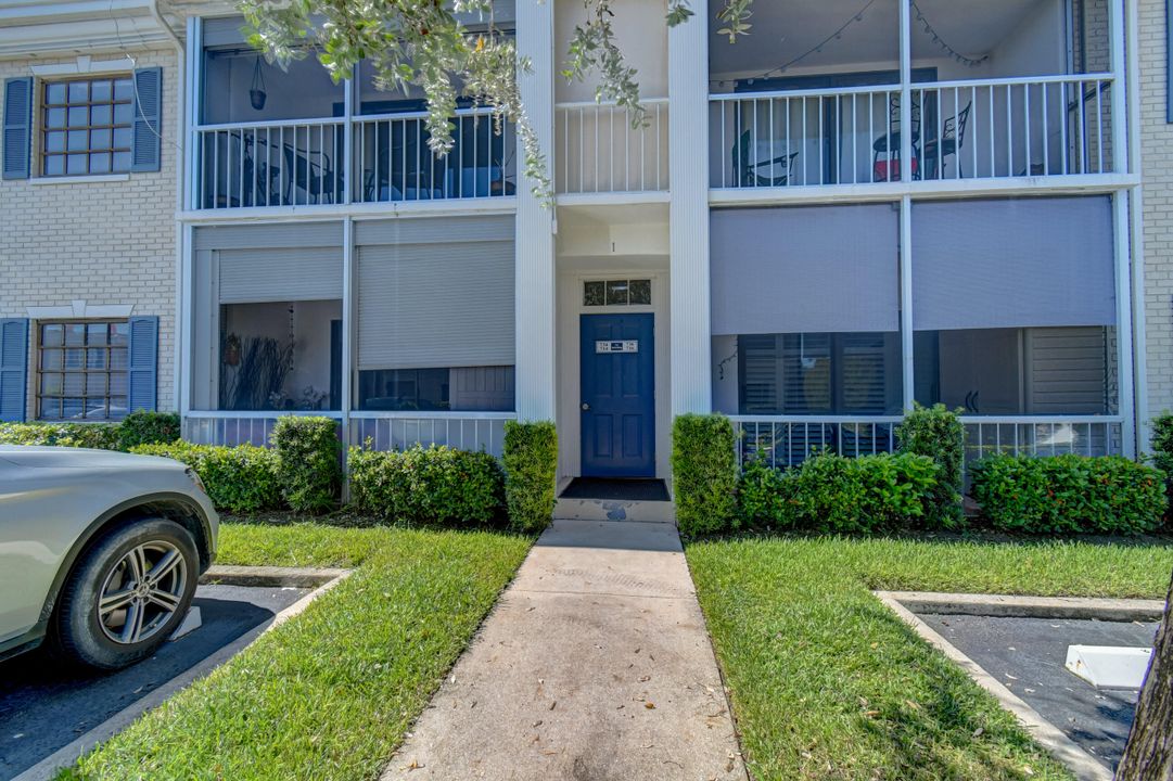 For Sale: $185,000 (1 beds, 1 baths, 667 Square Feet)