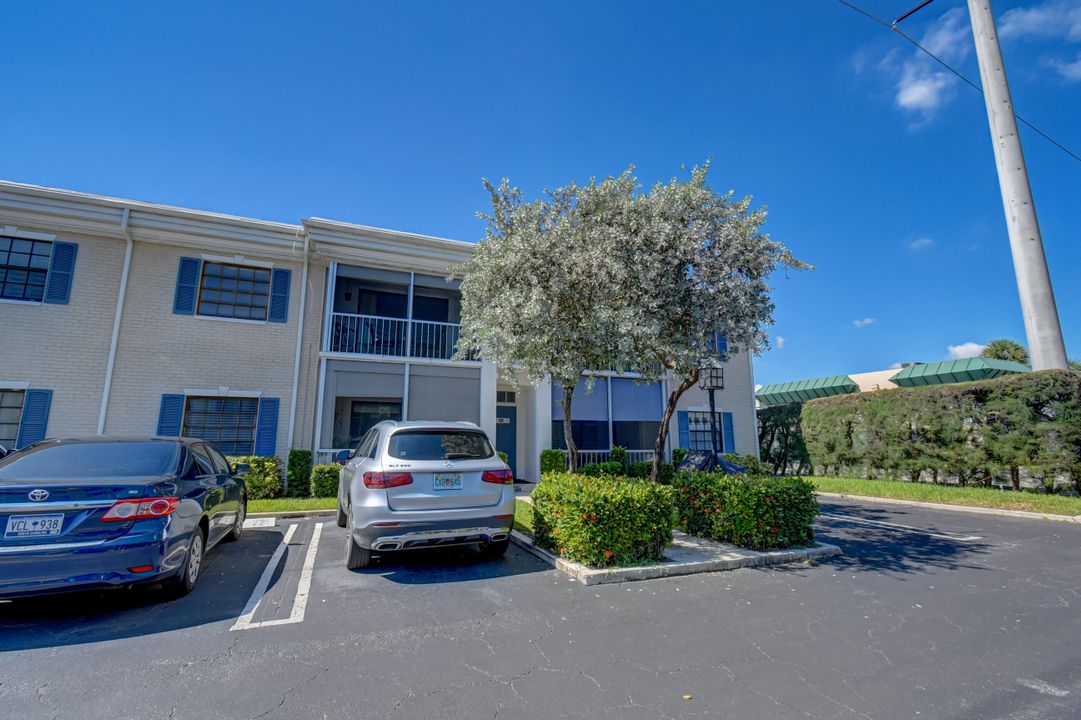 For Sale: $185,000 (1 beds, 1 baths, 667 Square Feet)