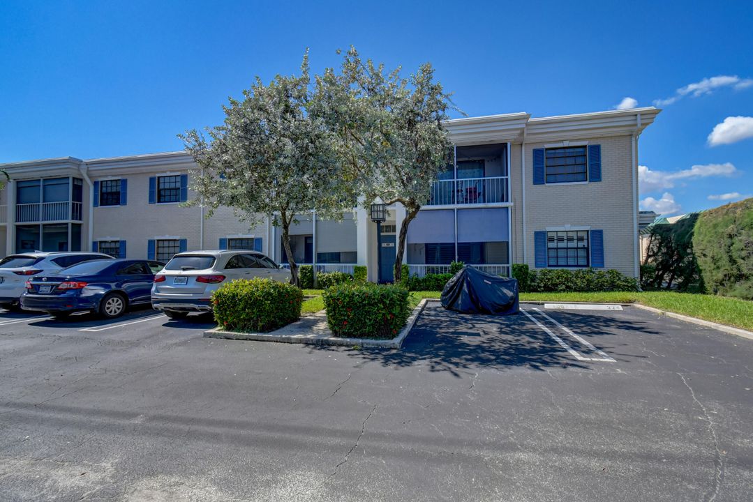 For Sale: $185,000 (1 beds, 1 baths, 667 Square Feet)