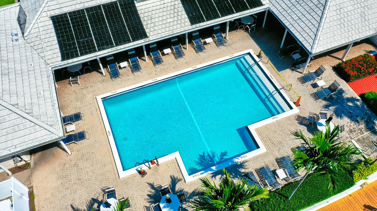 For Sale: $185,000 (1 beds, 1 baths, 667 Square Feet)