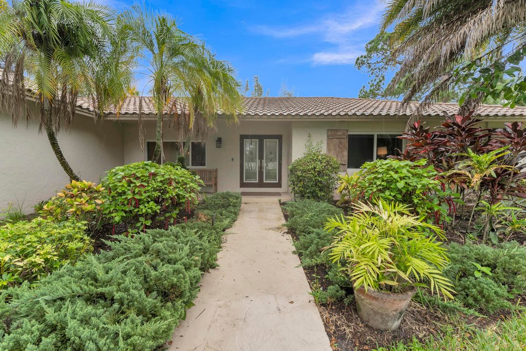 For Sale: $1,100,000 (4 beds, 2 baths, 2723 Square Feet)