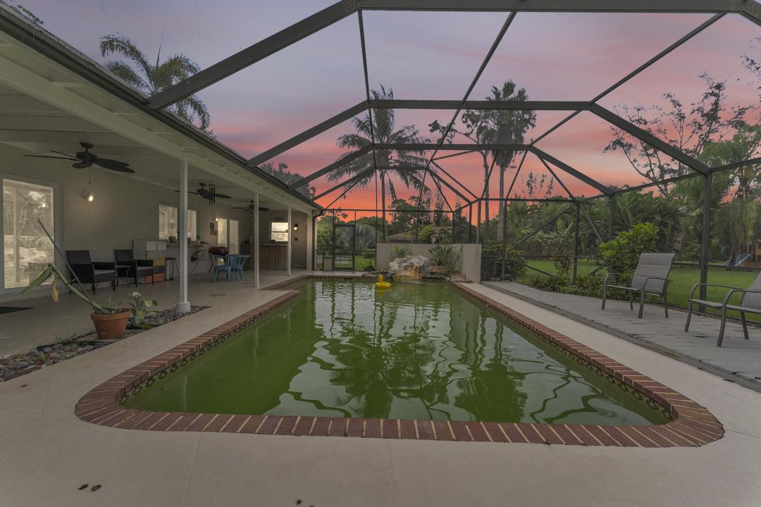 For Sale: $1,100,000 (4 beds, 2 baths, 2723 Square Feet)