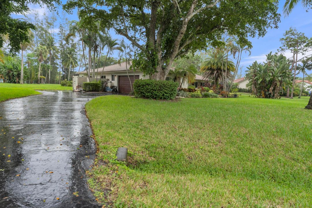 For Sale: $1,100,000 (4 beds, 2 baths, 2723 Square Feet)