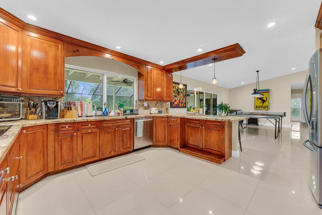 For Sale: $1,100,000 (4 beds, 2 baths, 2723 Square Feet)