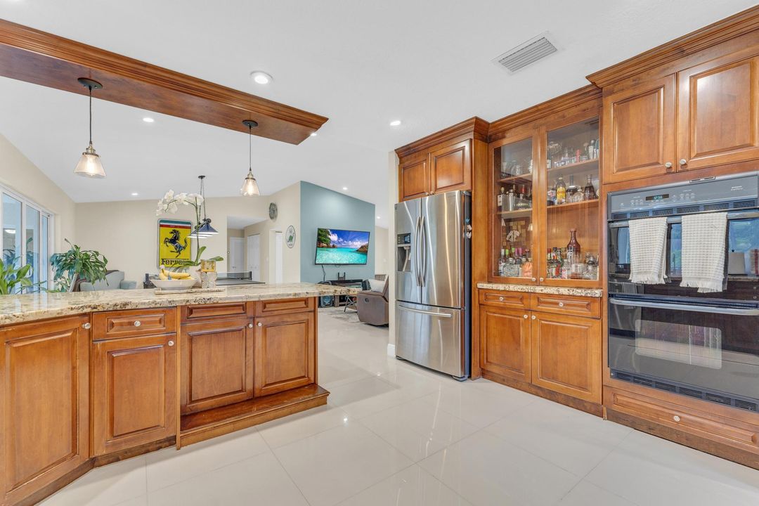 For Sale: $1,100,000 (4 beds, 2 baths, 2723 Square Feet)