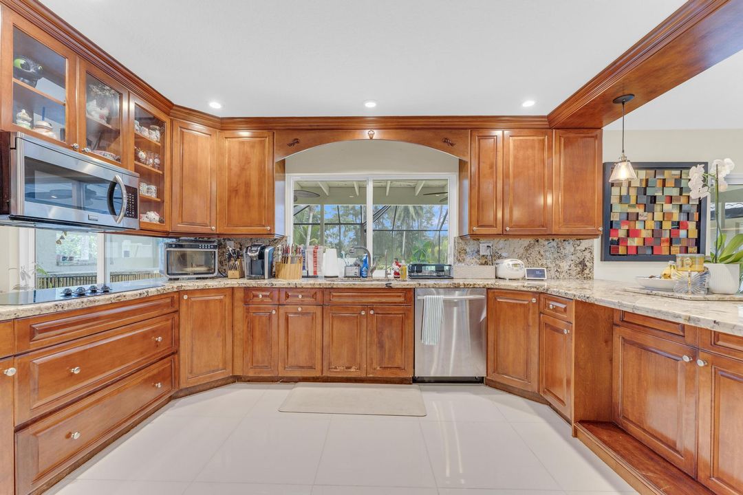 For Sale: $1,100,000 (4 beds, 2 baths, 2723 Square Feet)