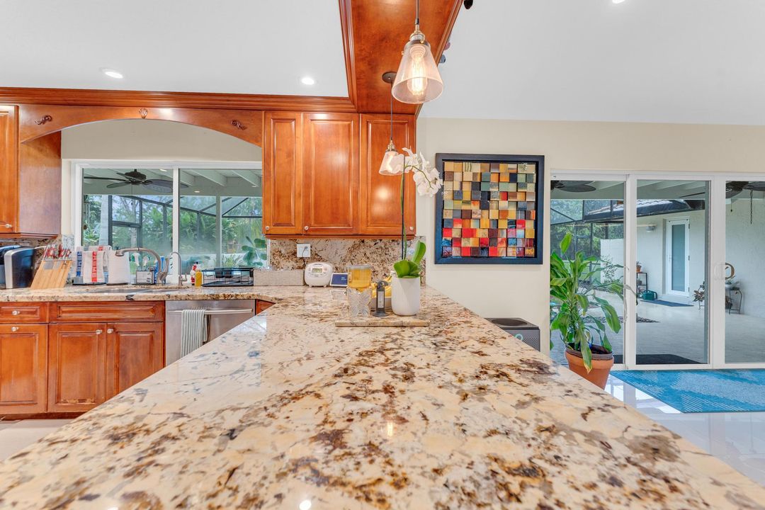 For Sale: $1,100,000 (4 beds, 2 baths, 2723 Square Feet)