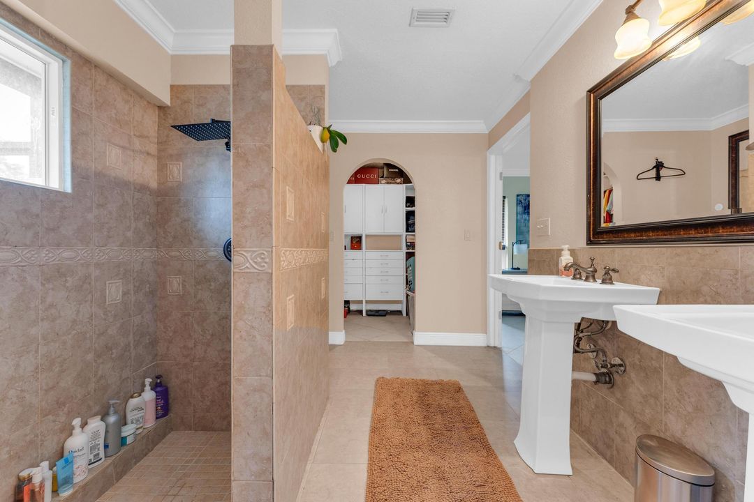 For Sale: $1,100,000 (4 beds, 2 baths, 2723 Square Feet)