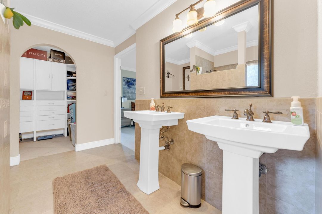 For Sale: $1,100,000 (4 beds, 2 baths, 2723 Square Feet)