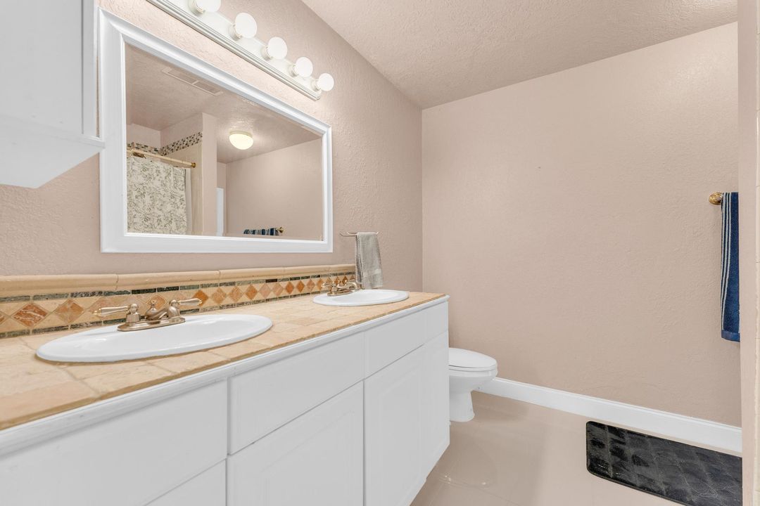 For Sale: $1,100,000 (4 beds, 2 baths, 2723 Square Feet)