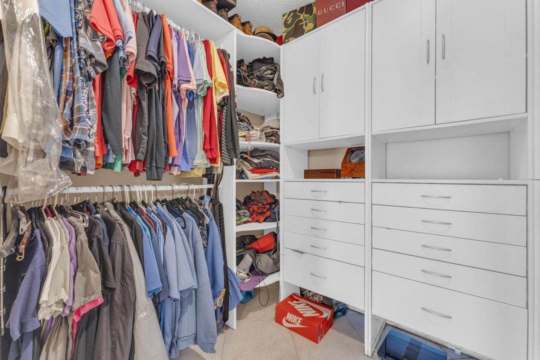 For Sale: $1,100,000 (4 beds, 2 baths, 2723 Square Feet)