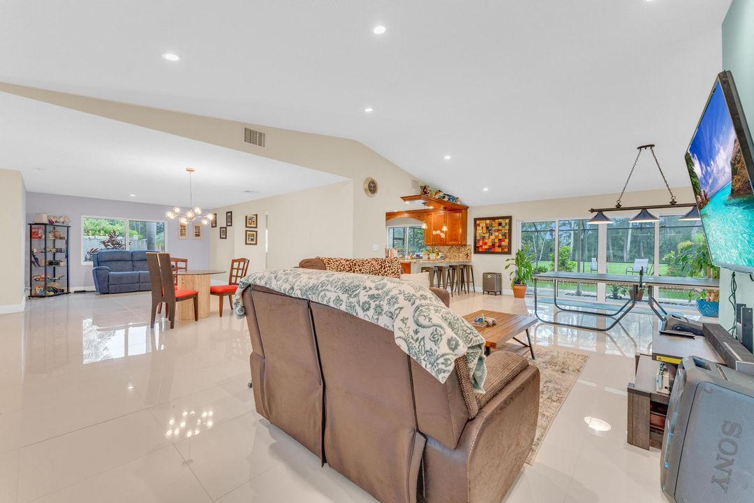 For Sale: $1,100,000 (4 beds, 2 baths, 2723 Square Feet)