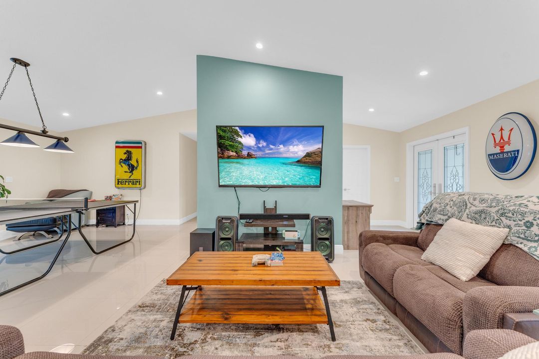 For Sale: $1,100,000 (4 beds, 2 baths, 2723 Square Feet)